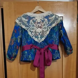 Traje de Fallera con zapatos talla 38.