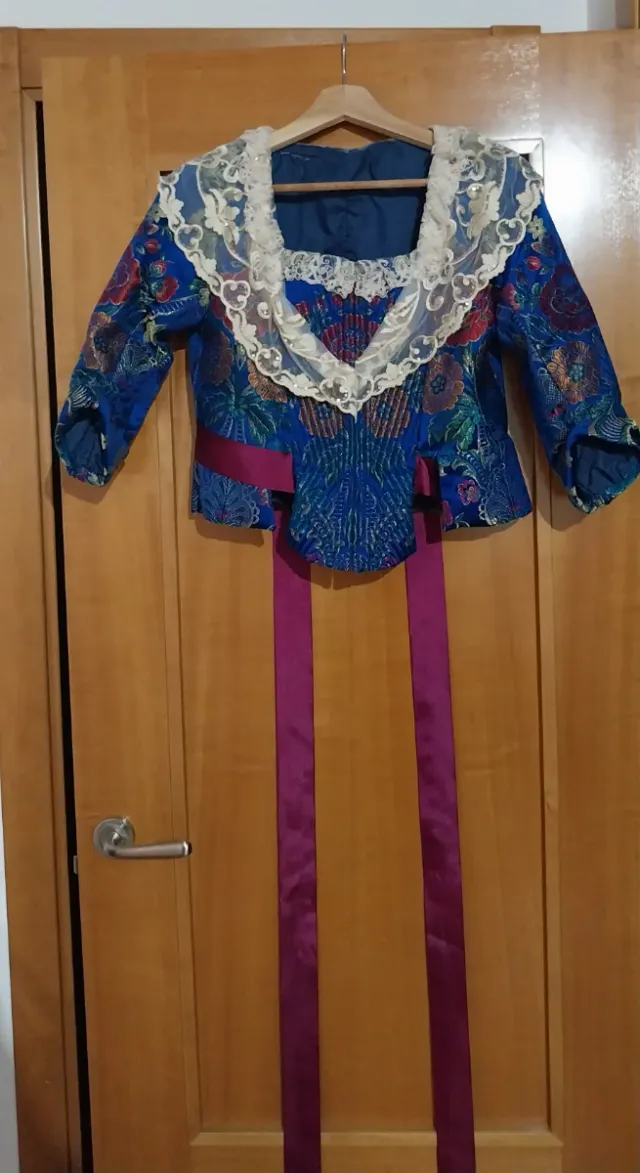 Traje de Fallera con zapatos talla 38.