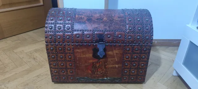 BAÚL ANTIGUO CUERO FORJA MADERA