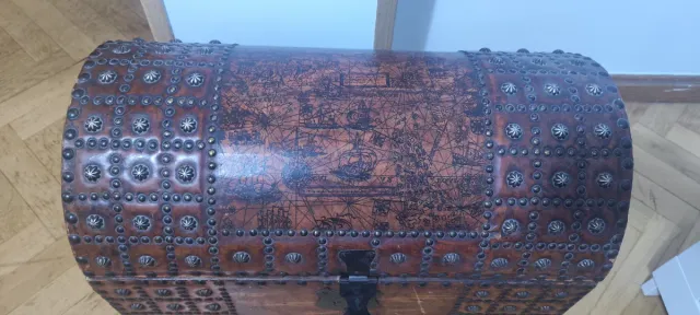 BAÚL ANTIGUO CUERO FORJA MADERA