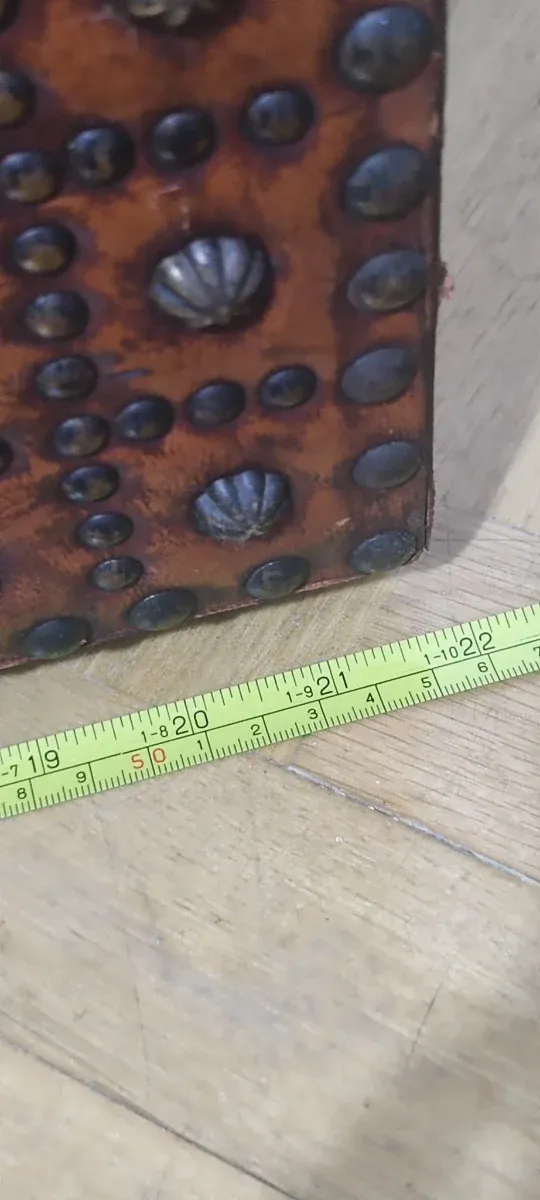 BAÚL ANTIGUO CUERO FORJA MADERA