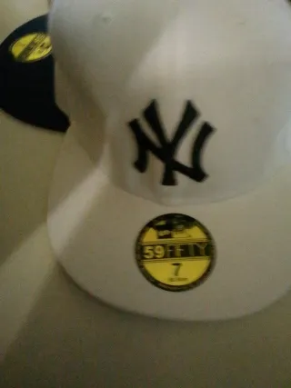 Gorra New Era LA Roja