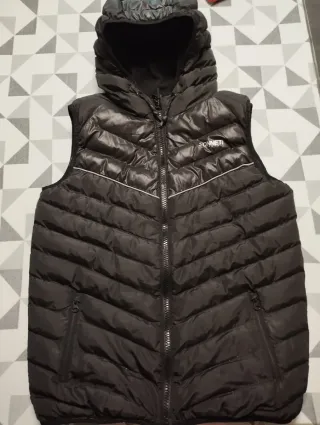 Chaleco acolchado Sonneti negro con capucha