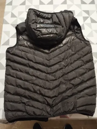 Chaleco acolchado Sonneti negro con capucha