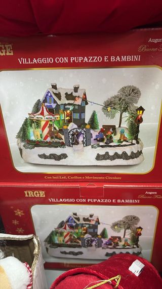 Villaggio di Natale con luci e musica