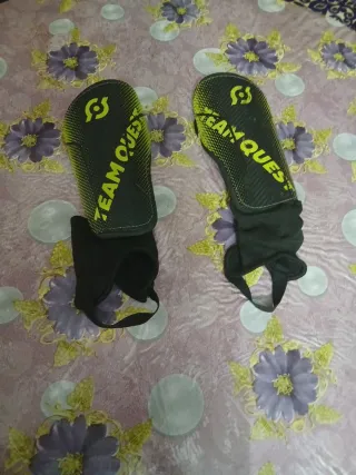 Espinilleras Fútbol TEAM QUEST Negras