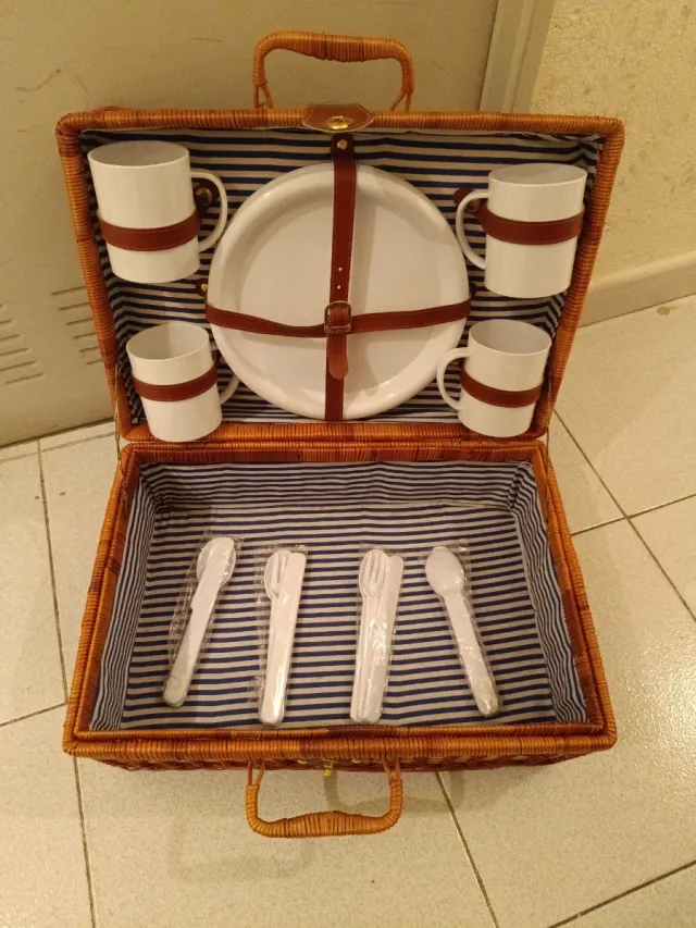 Cesta de mimbre para picnic