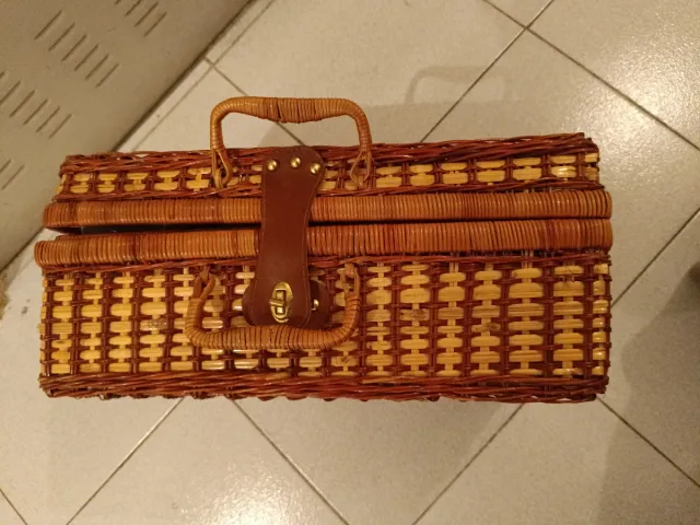 Cesta de mimbre para picnic