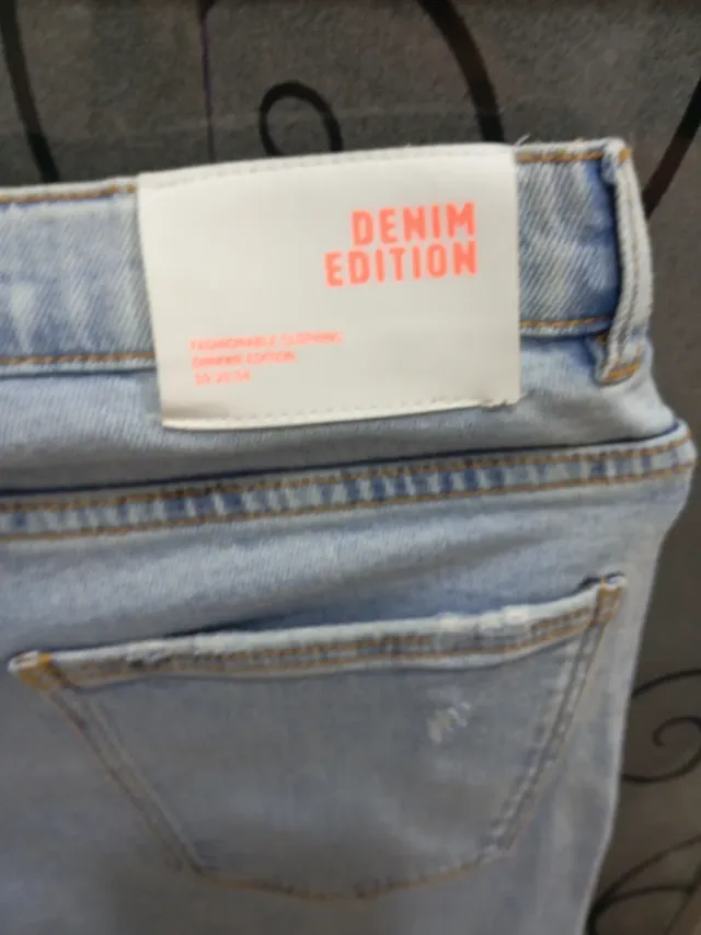 Pantalones vaqueros desgastados