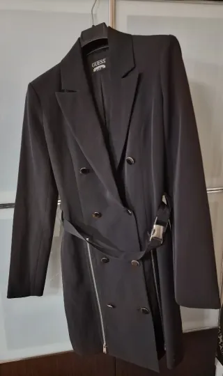 Gabardina Guess Negra Doble Botonadura