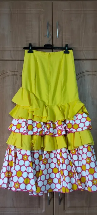 Traje de flamenca amarillo volantes