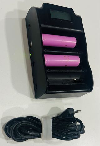 Cargador Baterías y baterías 18650