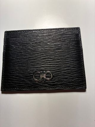 Tarjetero Salvatore Ferragamo Negro y rojo