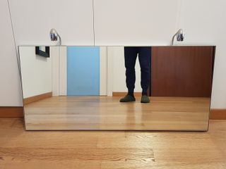 Specchio bagno con luci e mensola in vetro