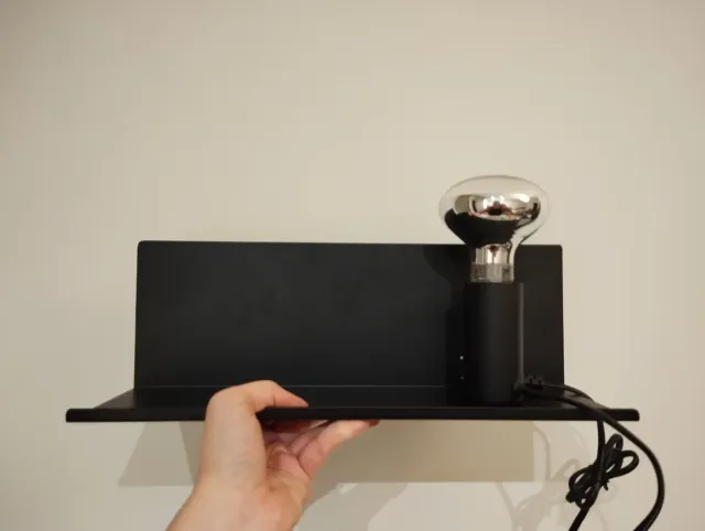 Aplique pared con estante negro