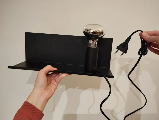 Aplique pared con estante negro