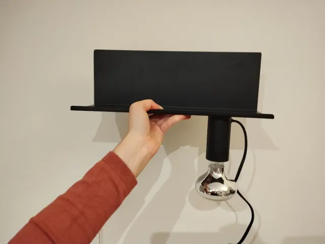 Aplique pared con estante negro