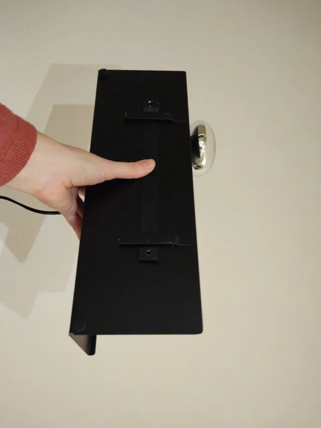 Aplique pared con estante negro