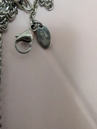 Colgante y pendientes Lotus. Acero