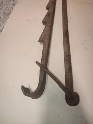 Antigua cremallera hierro chimenea barra olla leva