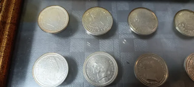 Colección de monedas enmarcada