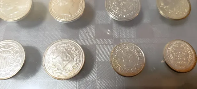 Colección de monedas enmarcada