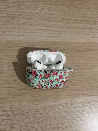 Airpods Pro con funda floral