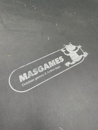 Cama elástica jardín con red seguridad