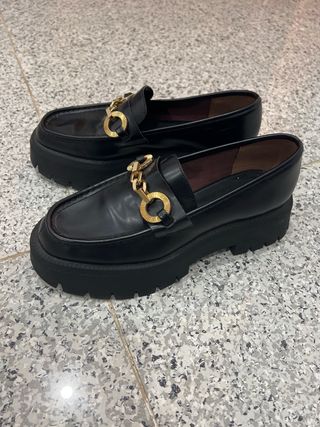 Mocasines Zara Negros con Cadena Dorada