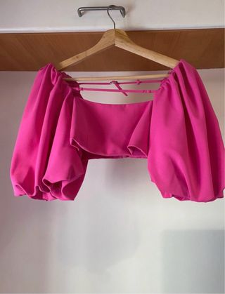 Top rosa mangas abullonadas