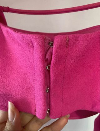 Top rosa mangas abullonadas