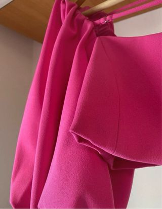 Top rosa mangas abullonadas