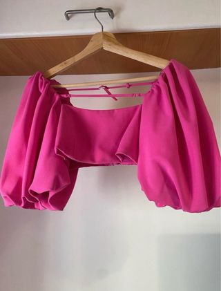 Top rosa mangas abullonadas