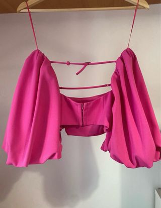 Top rosa mangas abullonadas