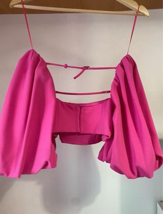 Top rosa mangas abullonadas