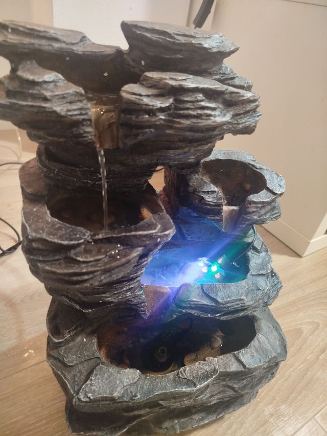 Fuente de agua decorativa cascada