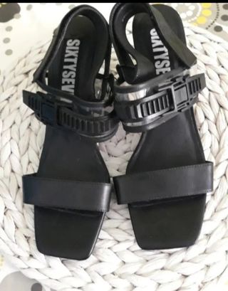 Sandalias Sixtyseven Negras, diseño innovador