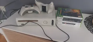 Xbox 360 Blanca + 5 Juegos