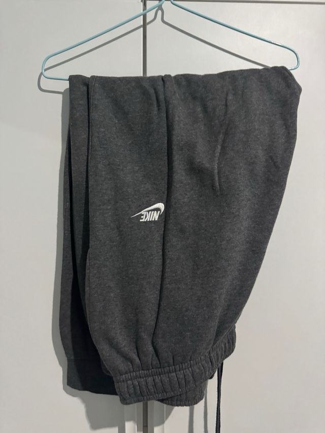 Pantalones Nike grises