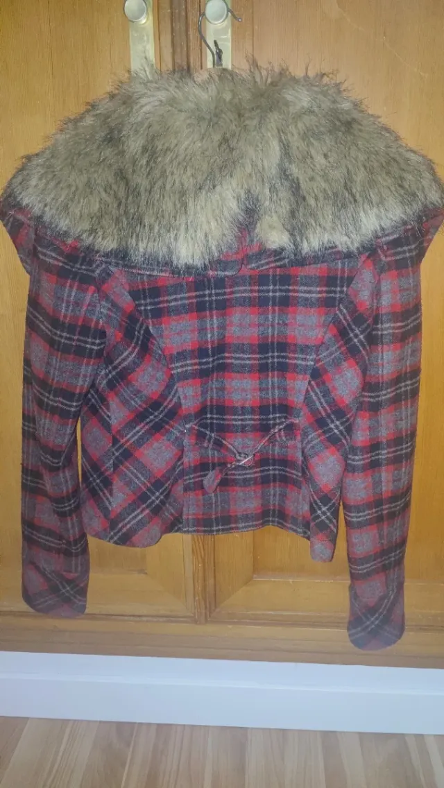 Chaqueta cuadros con cuello pelo