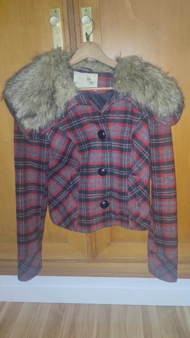 Chaqueta cuadros con cuello pelo