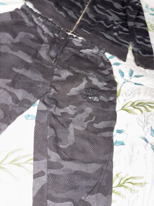 Chándal hombre camuflaje gris y negro