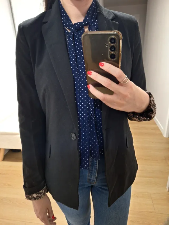 Blazer negra talla S con forro estampado