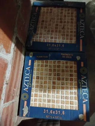 Pavimento Gres 31,6x31,6 - 2 Cajas + 15 sin caja.