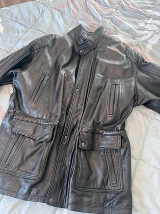 Chaqueta de piel negra