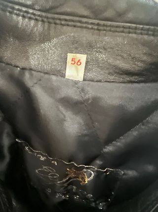 Chaqueta de piel negra