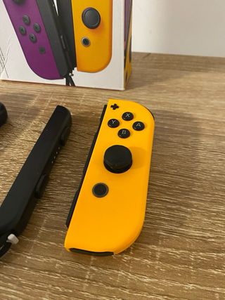 Mando Nintendo Switch Morado y Amarillo
