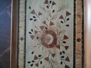 Vassoio artigianale con decoro floreale