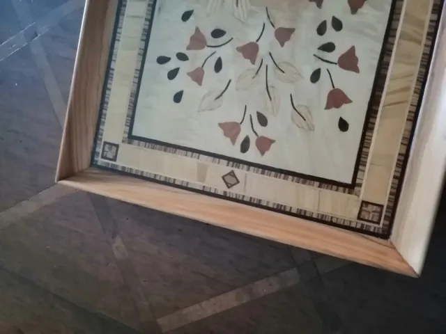 Vassoio artigianale con decoro floreale