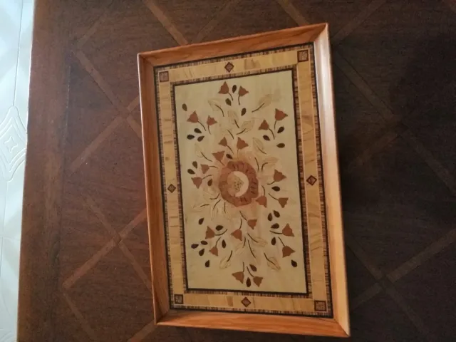 Vassoio artigianale con decoro floreale